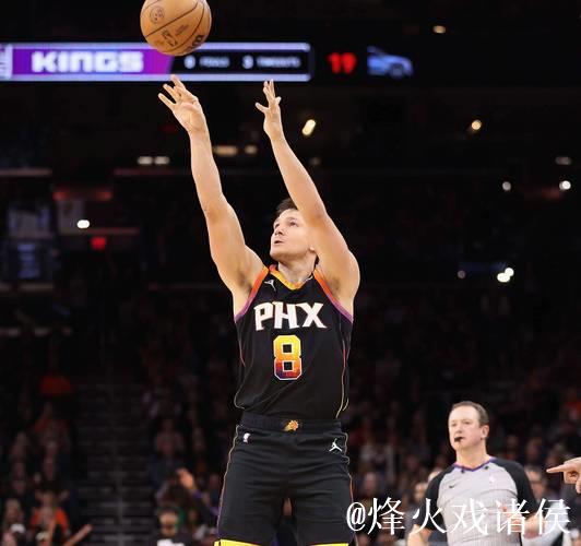 太阳官方更新ins：格雷森-阿伦在球馆中进行空中表演