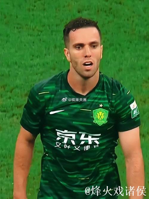 冯博轩的助攻,塞尔吉尼奥推射破门 冯博轩的助攻,塞尔吉尼奥推射破门